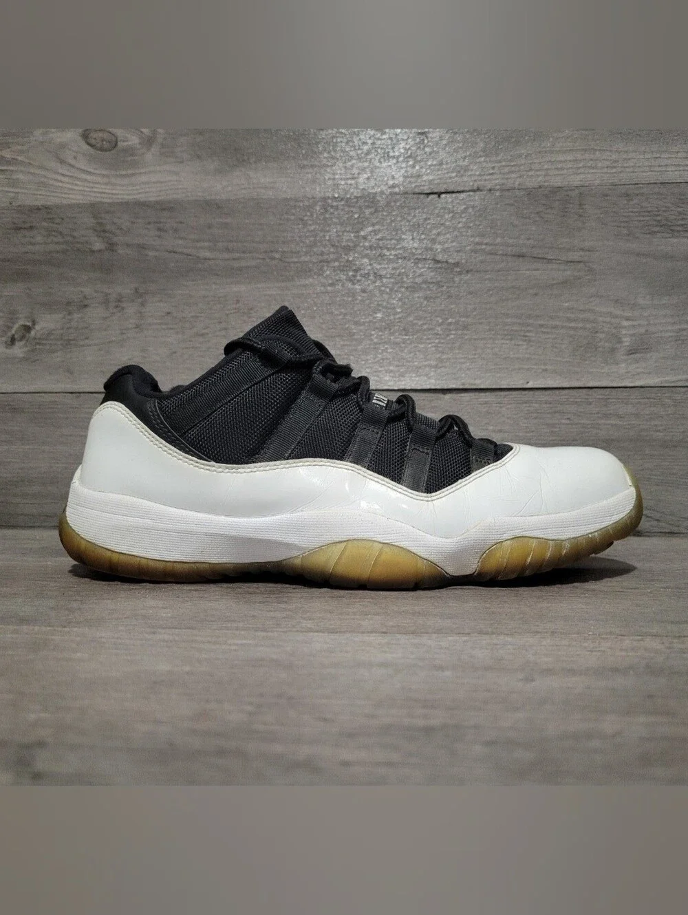 Air Jordan 11 Retro Low Tuxedo Men's Size 10 Black White 528895-110